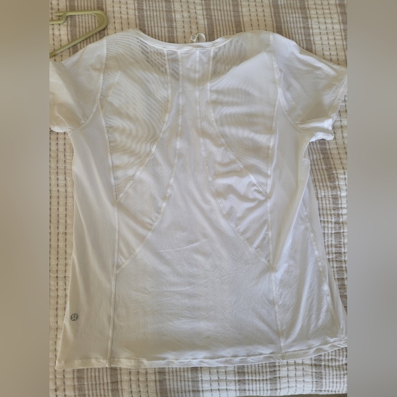 Lululemnon t-shirt - Picture 4 of 5